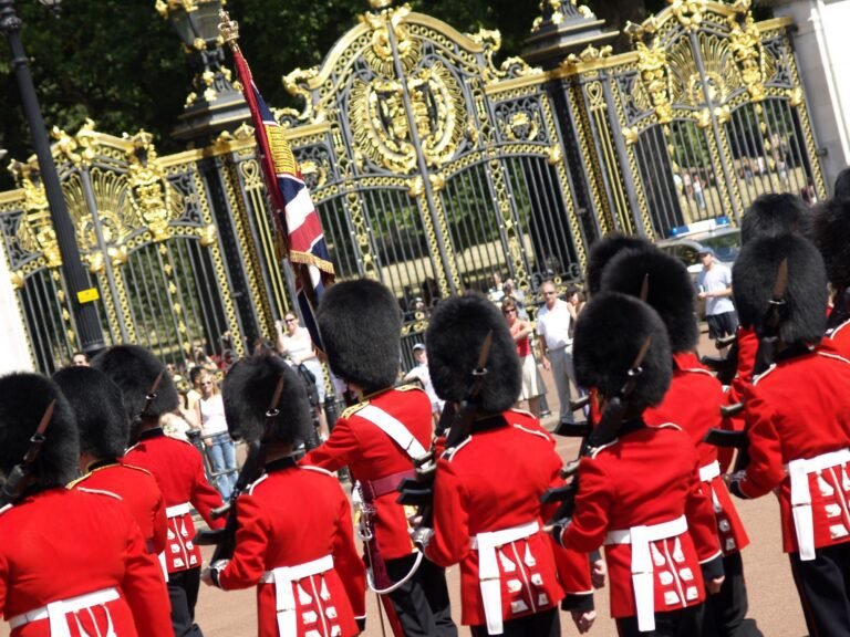 Changing of the Guard. 32 FREE Things to do in London for TRAVEL