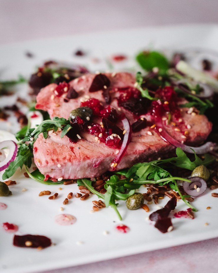 Tuna Steak Salad with beets, capers and mangetout on a white plate